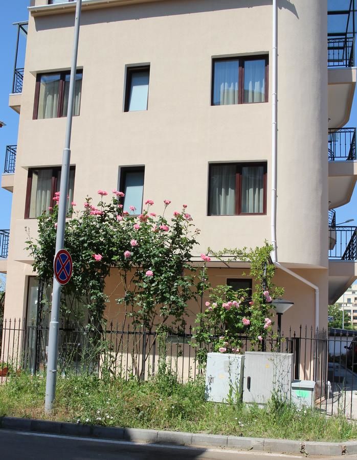 Гостевой дом Flowers Apartments Несебр-9