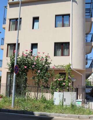 Гостевой дом Flowers Apartments Несебр-5