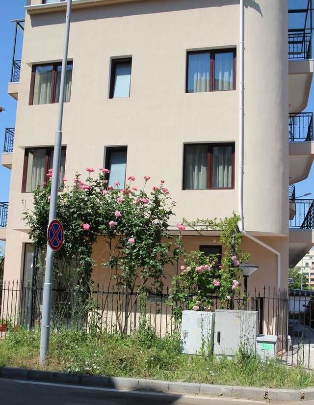 Гостевой дом Flowers Apartments Несебр-8