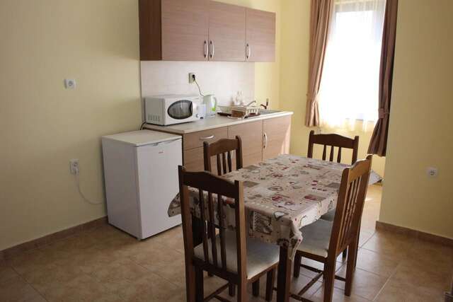 Гостевой дом Flowers Apartments Несебр-11